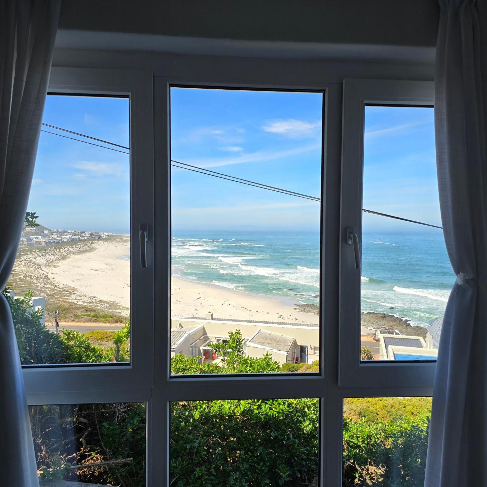 Swept Away Guesthouse - No-Loadshedding Yzerfontein Kültér fotó