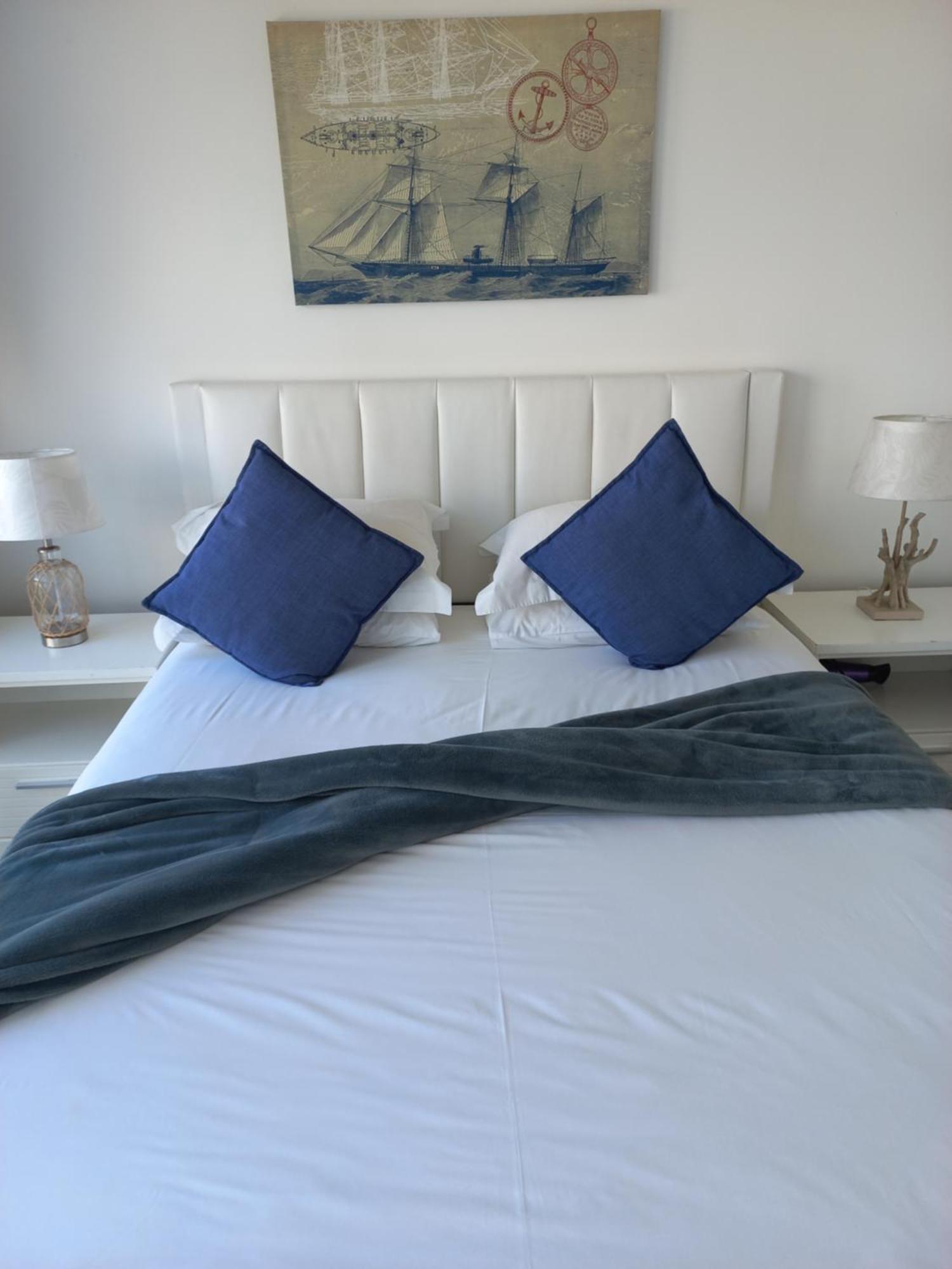 Swept Away Guesthouse - No-Loadshedding Yzerfontein Kültér fotó