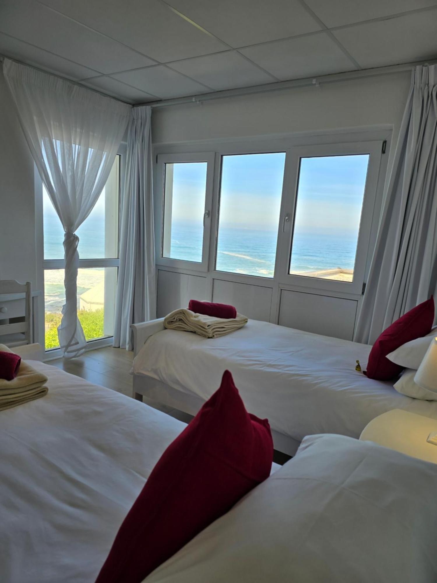 Swept Away Guesthouse - No-Loadshedding Yzerfontein Kültér fotó